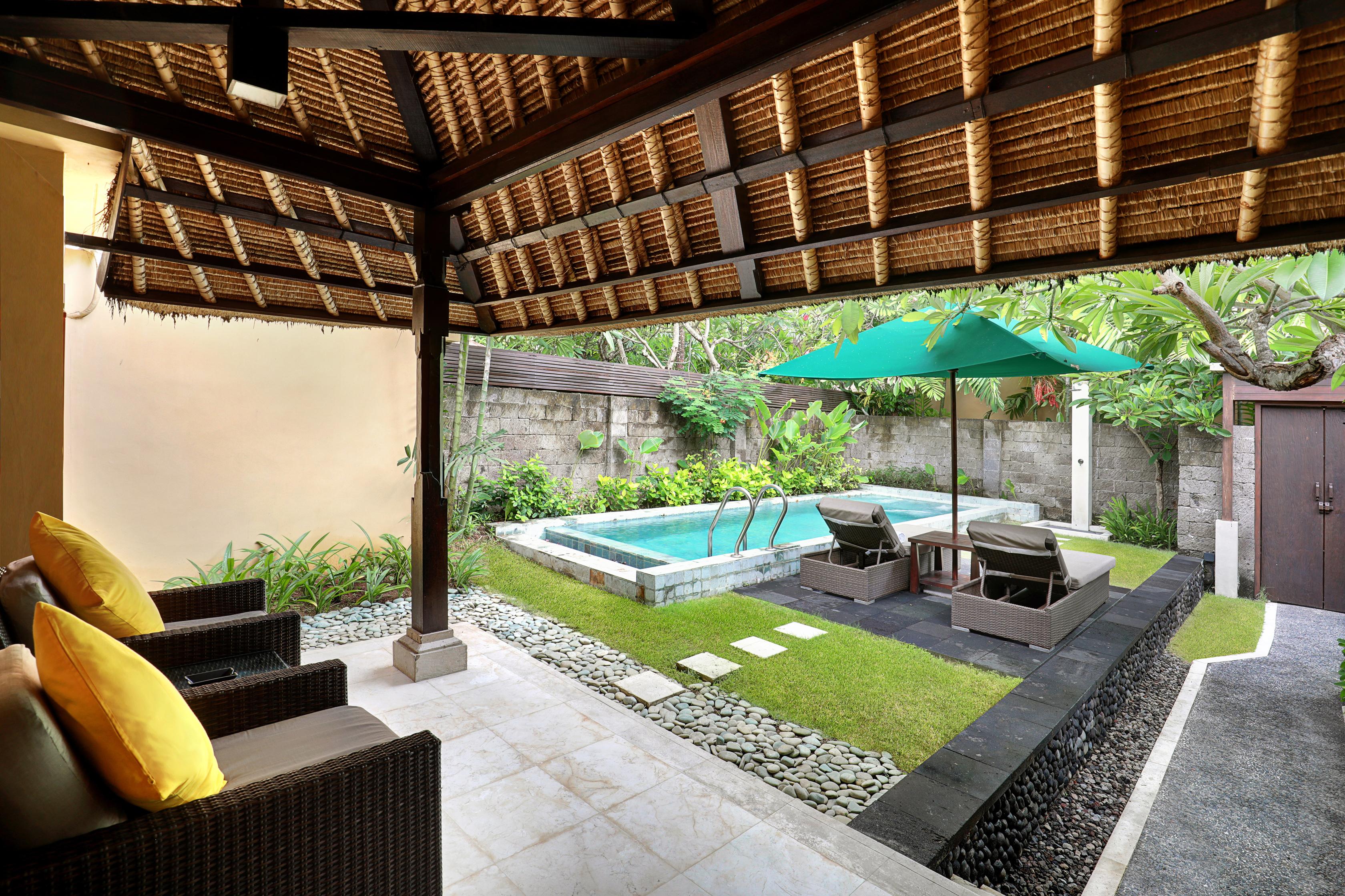 Legian Beach Hotel Exterior foto