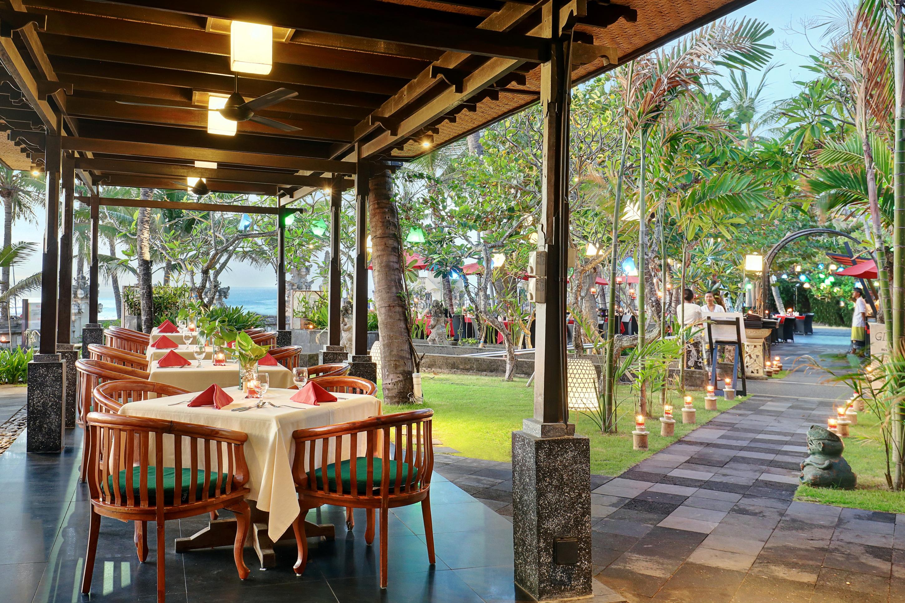Legian Beach Hotel Exterior foto
