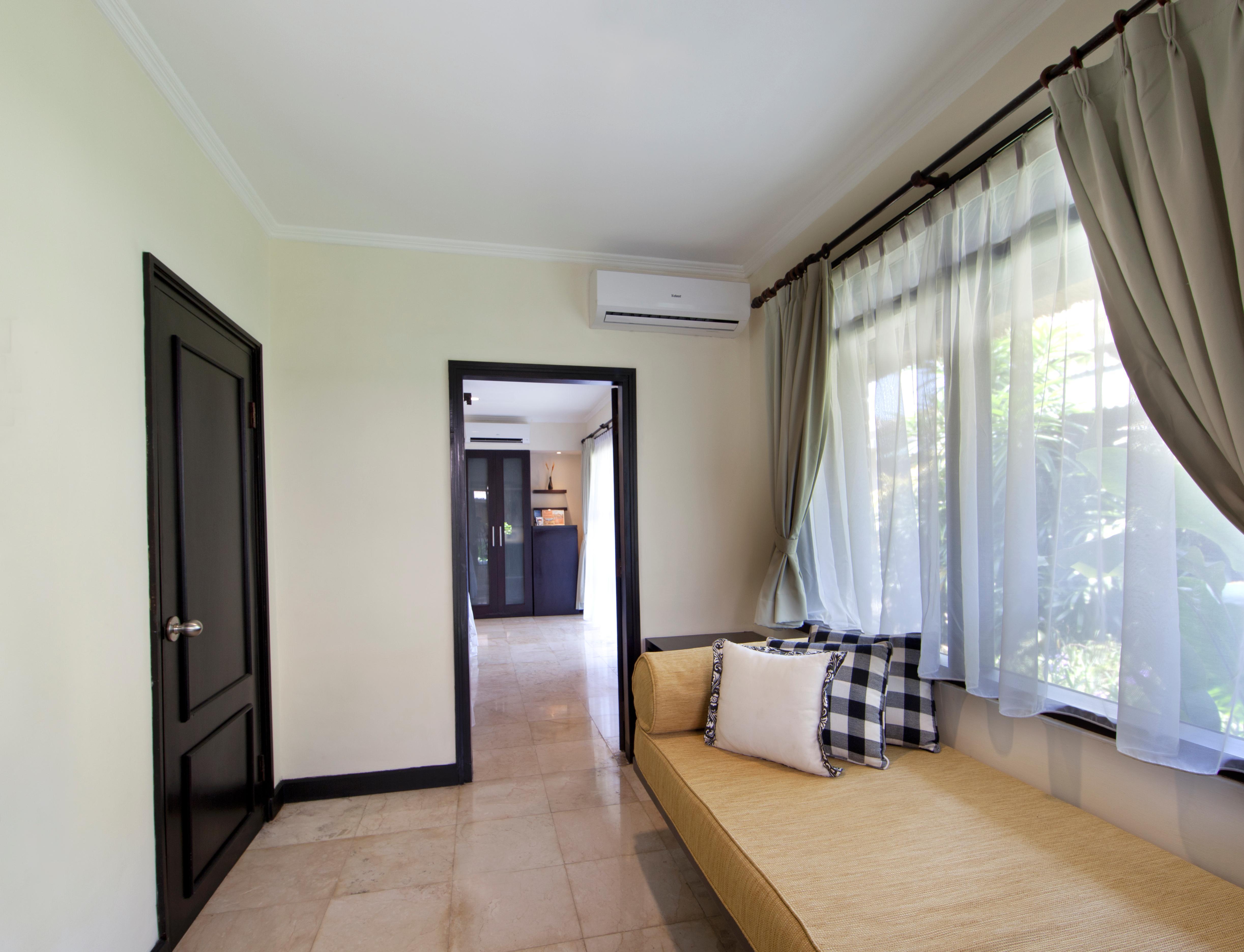 Legian Beach Hotel Exterior foto
