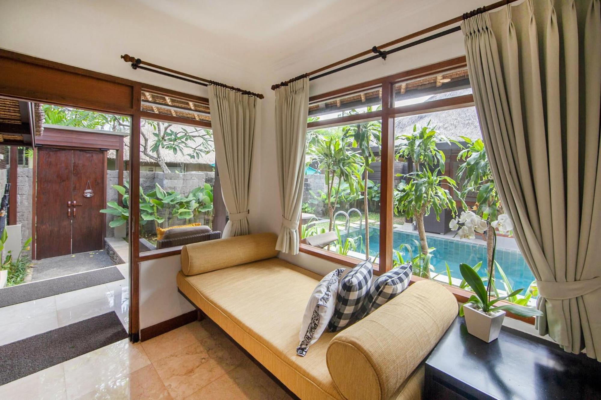 Legian Beach Hotel Exterior foto