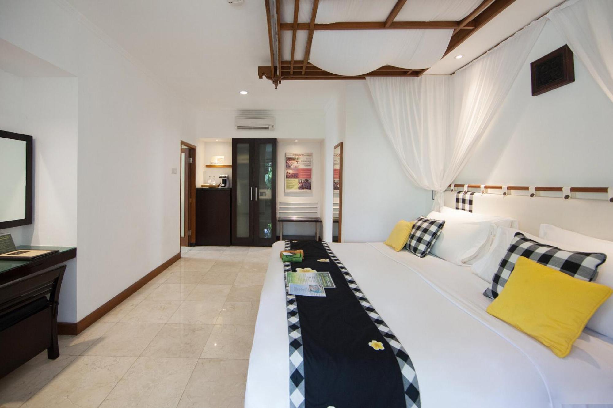 Legian Beach Hotel Exterior foto