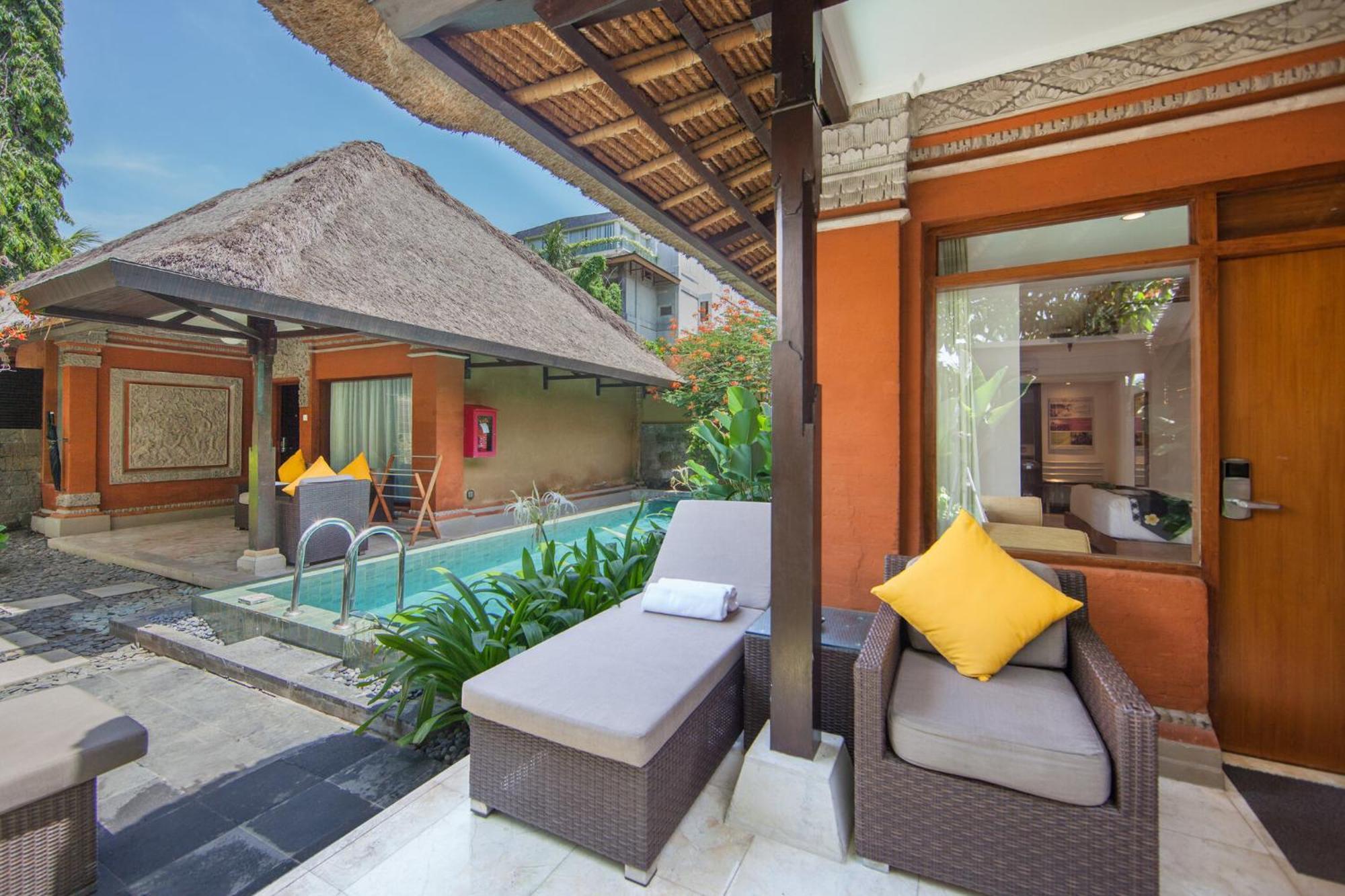 Legian Beach Hotel Exterior foto