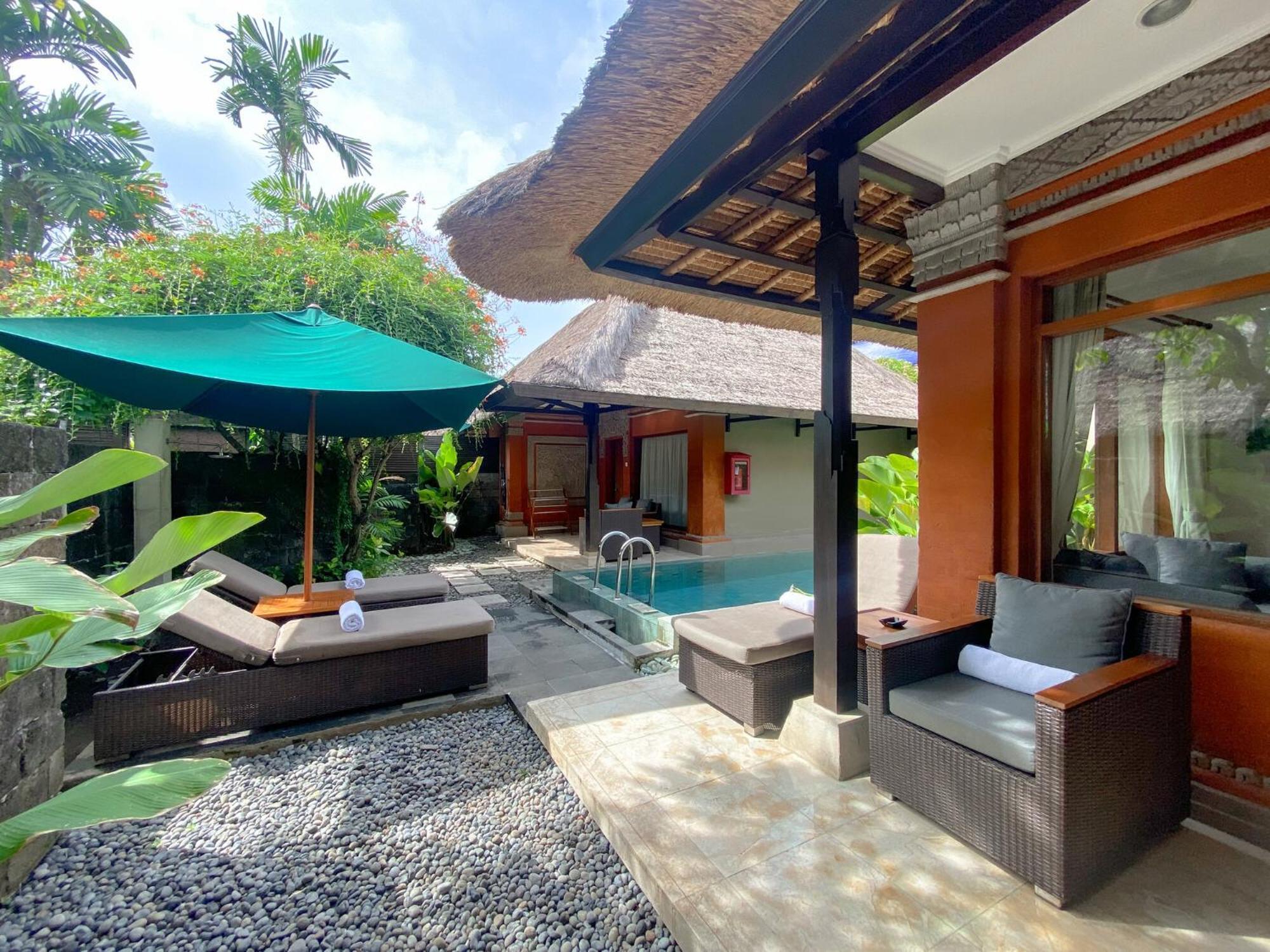 Legian Beach Hotel Exterior foto