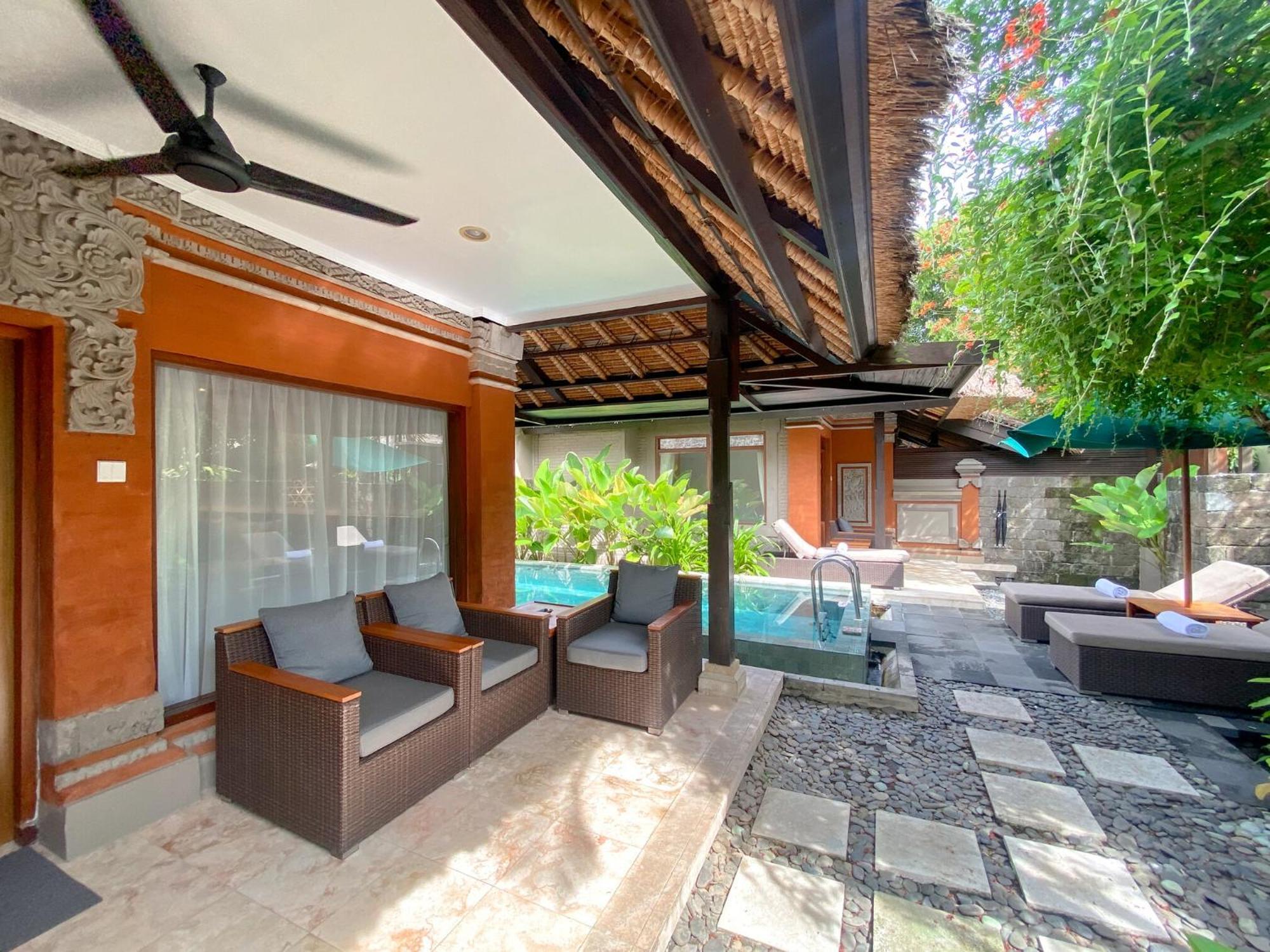 Legian Beach Hotel Exterior foto