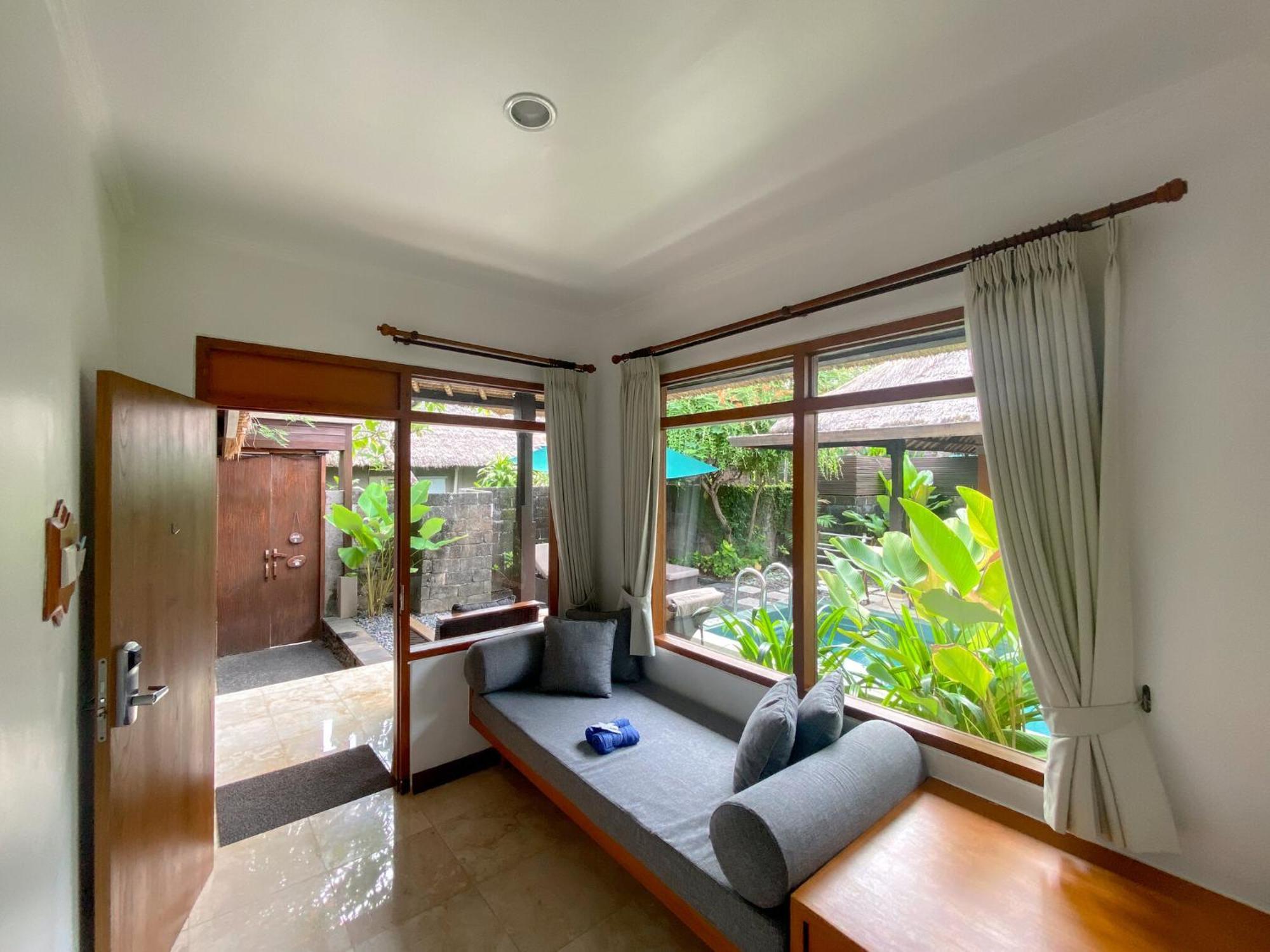 Legian Beach Hotel Exterior foto